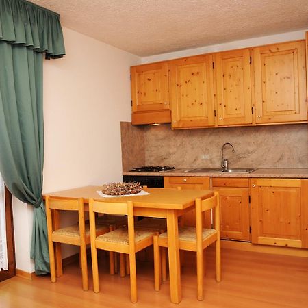 Residence Marisol Camere & Appartamenti - Mezzana Centre Eksteriør billede
