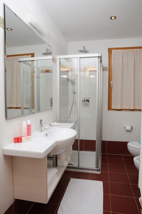 Residence Marisol Camere & Appartamenti - Mezzana Centre Eksteriør billede